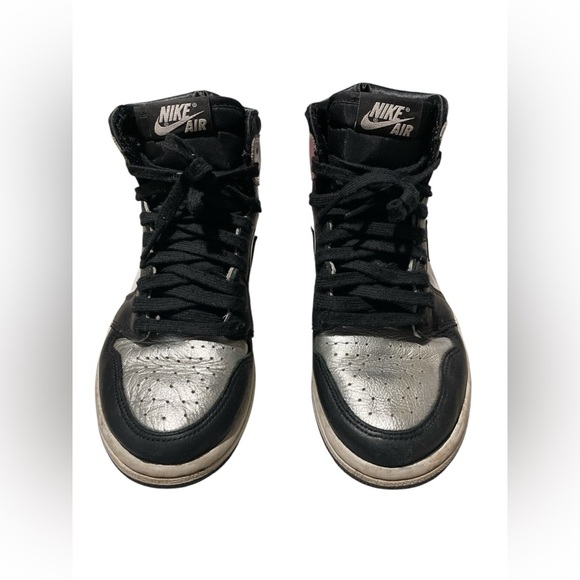 Nike Air Jordan RETRO 1 High-Top Sneakers - Picture 3 of 4
